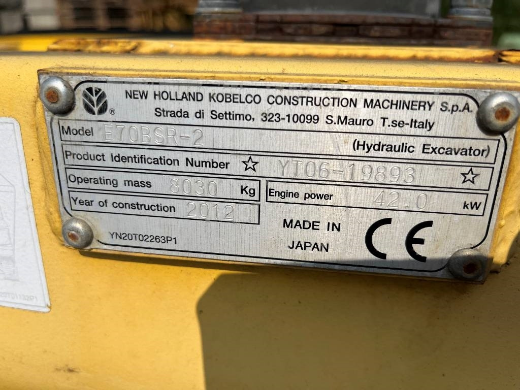 New Holland E 70 B SR - Minikotró: 2 kép. New Holland E 70 B SR - Minikotró: 2 kép.