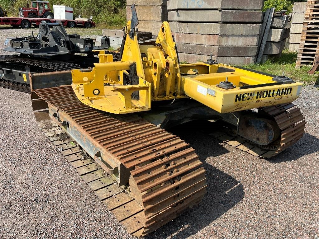 New Holland E 70 B SR - Minikotró: 3 kép. New Holland E 70 B SR - Minikotró: 3 kép.