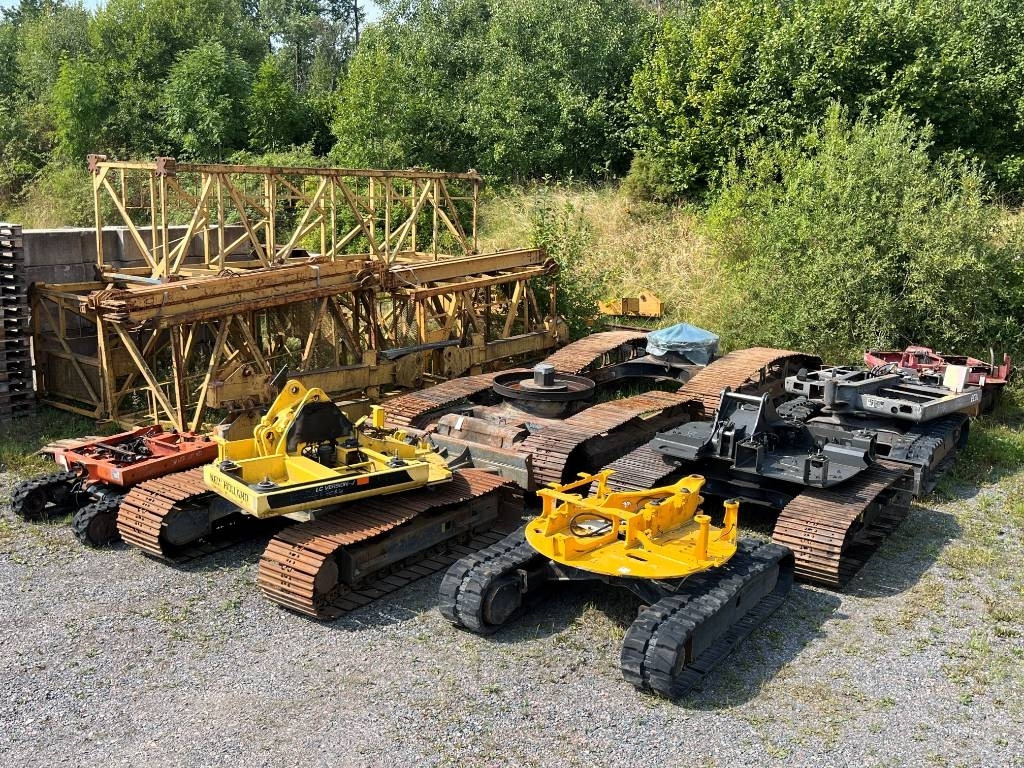 New Holland E 70 B SR - Minikotró: 4 kép. New Holland E 70 B SR - Minikotró: 4 kép.