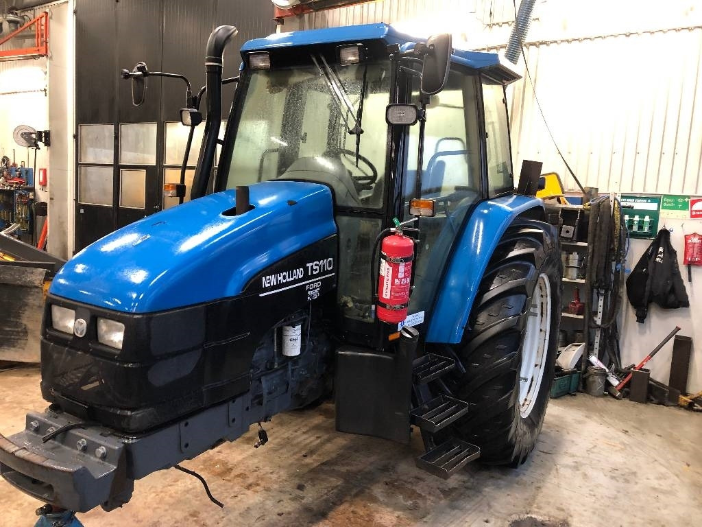 New Holland TS 110 Dismantled: only spare parts - Traktor: 4 kép. New Holland TS 110 Dismantled: only spare parts - Traktor: 4 kép.