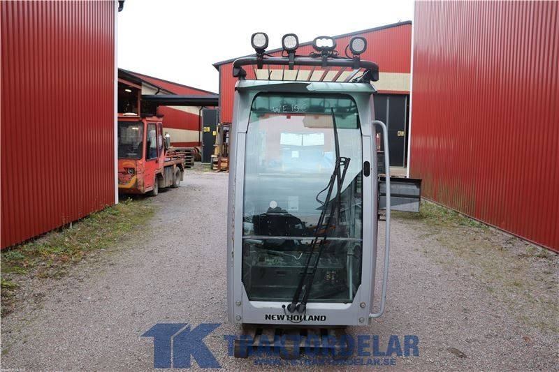 New Holland WE150C - Fülke - Mezőgazdasági gépek: 1 kép. New Holland WE150C - Fülke - Mezőgazdasági gépek: 1 kép.
