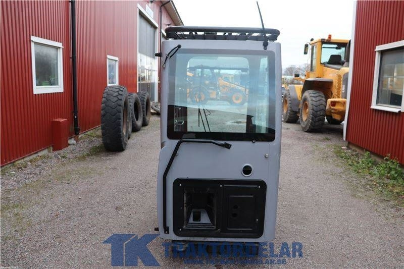 New Holland WE150C - Fülke - Mezőgazdasági gépek: 3 kép. New Holland WE150C - Fülke - Mezőgazdasági gépek: 3 kép.