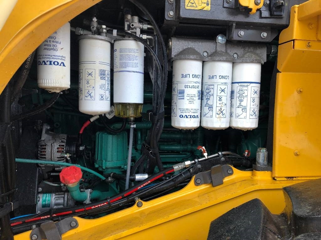 Volvo L 150 H Dismantled: only spare parts - Gumikerekes homlokrakodó: 2 kép. Volvo L 150 H Dismantled: only spare parts - Gumikerekes homlokrakodó: 2 kép.