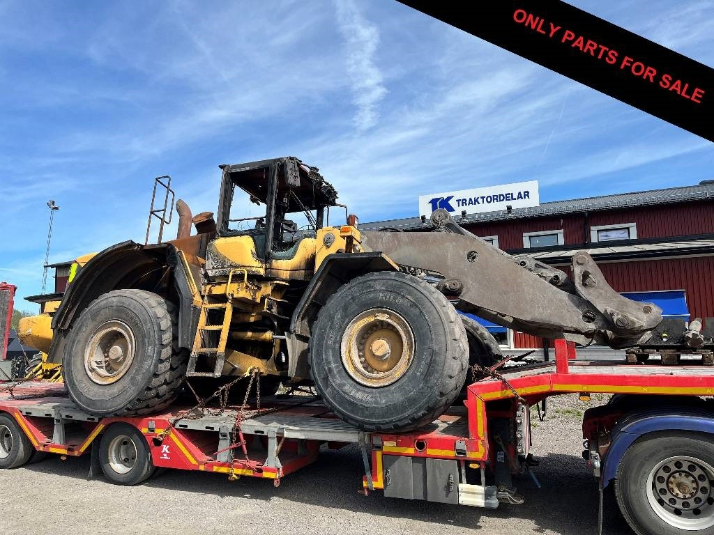 Volvo L 180 F Dismantled: only spare parts - Gumikerekes homlokrakodó: 1 kép. Volvo L 180 F Dismantled: only spare parts - Gumikerekes homlokrakodó: 1 kép.