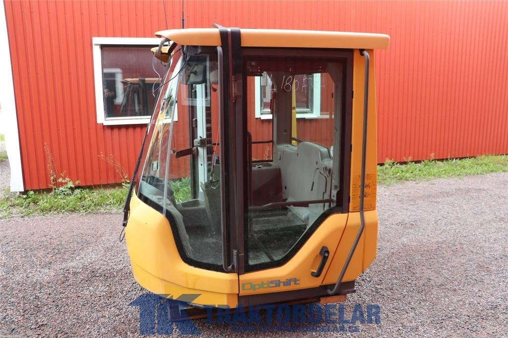 Volvo L 180 F - Fülke - Építőipari gépek: 2 kép. Volvo L 180 F - Fülke - Építőipari gépek: 2 kép.