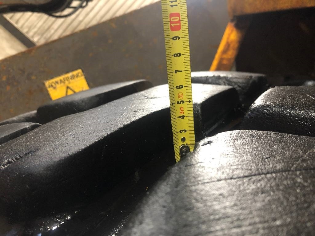 Volvo L 220 E Dismantled: only spare parts - Gumikerekes homlokrakodó: 4 kép. Volvo L 220 E Dismantled: only spare parts - Gumikerekes homlokrakodó: 4 kép.