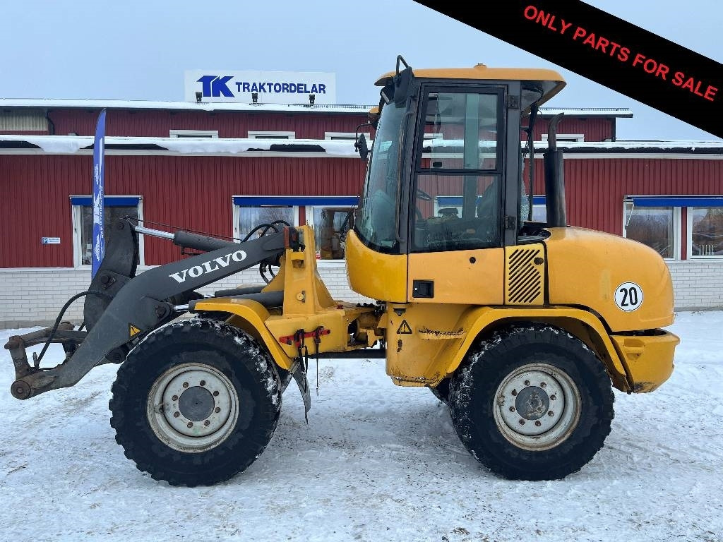 Volvo L 30 Dismantled. Only spare parts - Gumikerekes homlokrakodó: 1 kép. Volvo L 30 Dismantled. Only spare parts - Gumikerekes homlokrakodó: 1 kép.