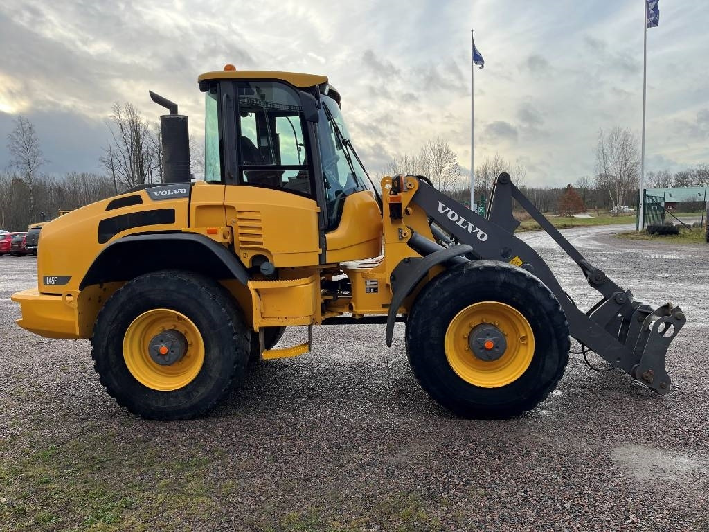 Volvo L 45 F LB - Gumikerekes homlokrakodó: 5 kép. Volvo L 45 F LB - Gumikerekes homlokrakodó: 5 kép.