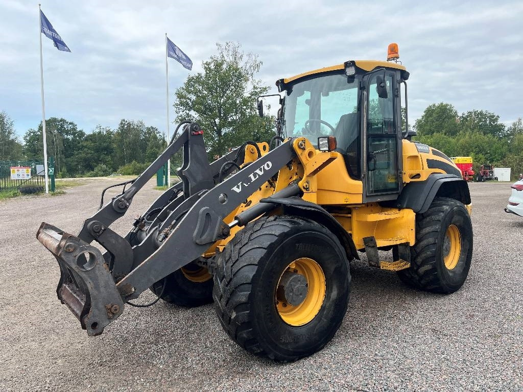 Volvo L 45 G TP/S Dismantled. Only spare parts - Gumikerekes homlokrakodó: 2 kép. Volvo L 45 G TP/S Dismantled. Only spare parts - Gumikerekes homlokrakodó: 2 kép.