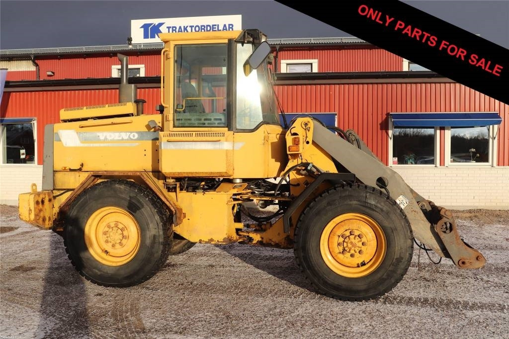 Volvo L 50 B C Dismantled. Only spare parts - Gumikerekes homlokrakodó: 1 kép. Volvo L 50 B C Dismantled. Only spare parts - Gumikerekes homlokrakodó: 1 kép.