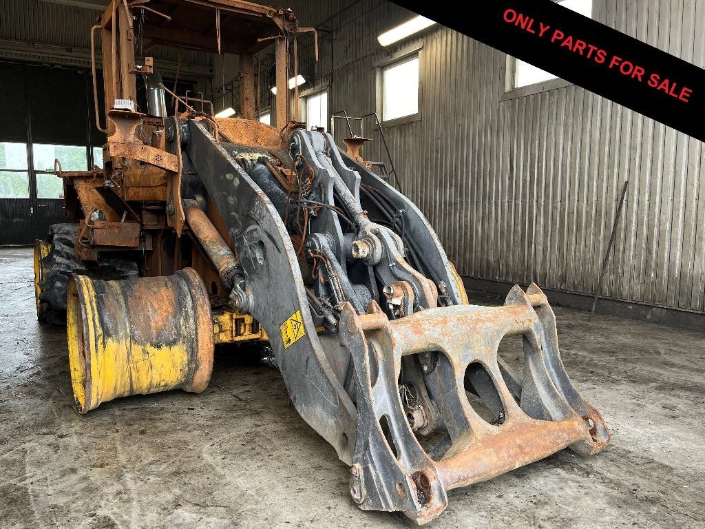 Volvo L 70 F Dismantled: only spare parts - Gumikerekes homlokrakodó: 1 kép. Volvo L 70 F Dismantled: only spare parts - Gumikerekes homlokrakodó: 1 kép.