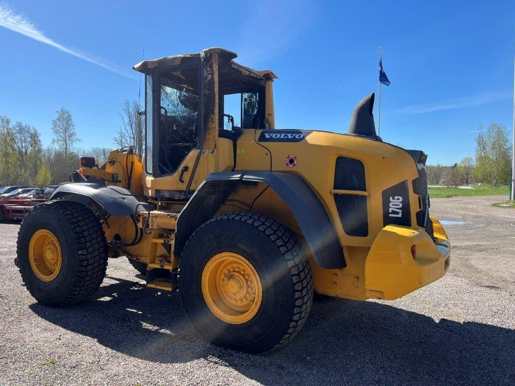 Volvo L 70 G Dismantled. Only specific spare parts - Gumikerekes homlokrakodó: 3 kép. Volvo L 70 G Dismantled. Only specific spare parts - Gumikerekes homlokrakodó: 3 kép.