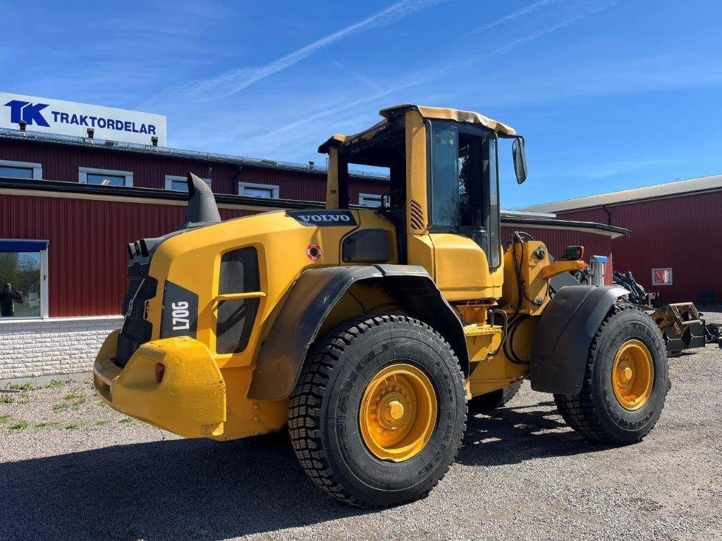 Volvo L 70 G Dismantled. Only specific spare parts - Gumikerekes homlokrakodó: 2 kép. Volvo L 70 G Dismantled. Only specific spare parts - Gumikerekes homlokrakodó: 2 kép.