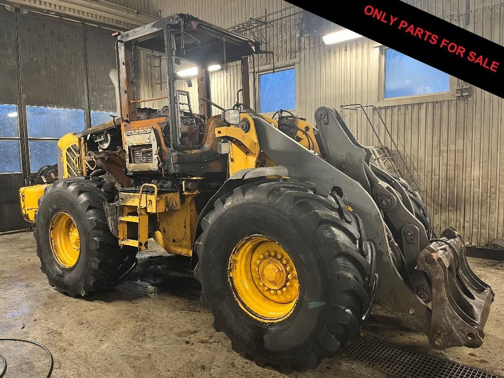 Volvo L 90 F Dismantled. Only spare parts - Gumikerekes homlokrakodó: 1 kép. Volvo L 90 F Dismantled. Only spare parts - Gumikerekes homlokrakodó: 1 kép.