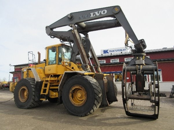 Volvo L180D HL Delar / Parts - Gumikerekes homlokrakodó: 3 kép. Volvo L180D HL Delar / Parts - Gumikerekes homlokrakodó: 3 kép.