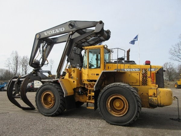 Volvo L180D HL Delar / Parts - Gumikerekes homlokrakodó: 2 kép. Volvo L180D HL Delar / Parts - Gumikerekes homlokrakodó: 2 kép.