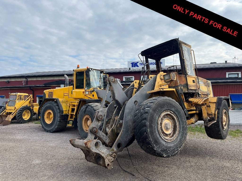 Volvo L90C Dismantled. Only spare parts - Gumikerekes homlokrakodó: 1 kép. Volvo L90C Dismantled. Only spare parts - Gumikerekes homlokrakodó: 1 kép.