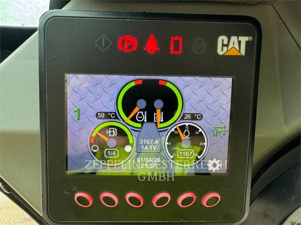 CAT 262D3 - Mini homlokrakodó: 5 kép. CAT 262D3 - Mini homlokrakodó: 5 kép.