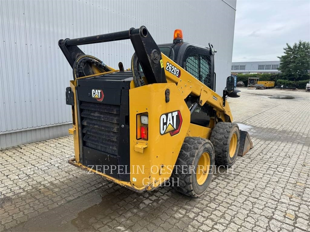 CAT 262D3 - Mini homlokrakodó: 3 kép. CAT 262D3 - Mini homlokrakodó: 3 kép.