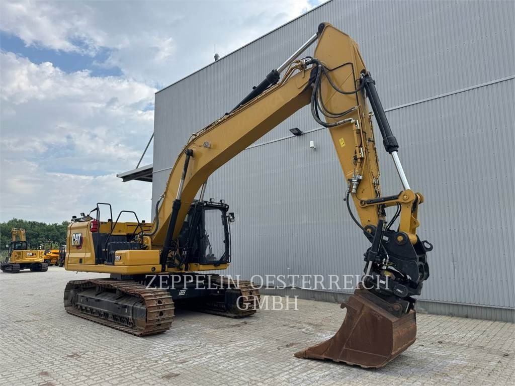 CAT 330-07 - Lánctalpas kotró: 2 kép. CAT 330-07 - Lánctalpas kotró: 2 kép.
