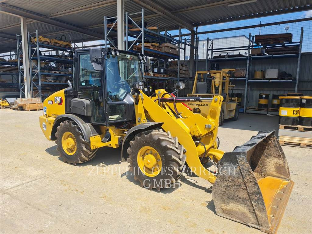 CAT 906-14 - Gumikerekes homlokrakodó: 2 kép. CAT 906-14 - Gumikerekes homlokrakodó: 2 kép.
