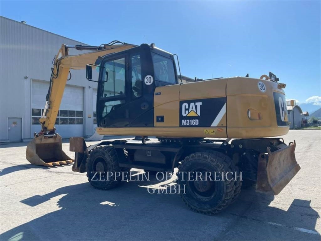 CAT M316D - Gumikerekes kotró: 3 kép. CAT M316D - Gumikerekes kotró: 3 kép.