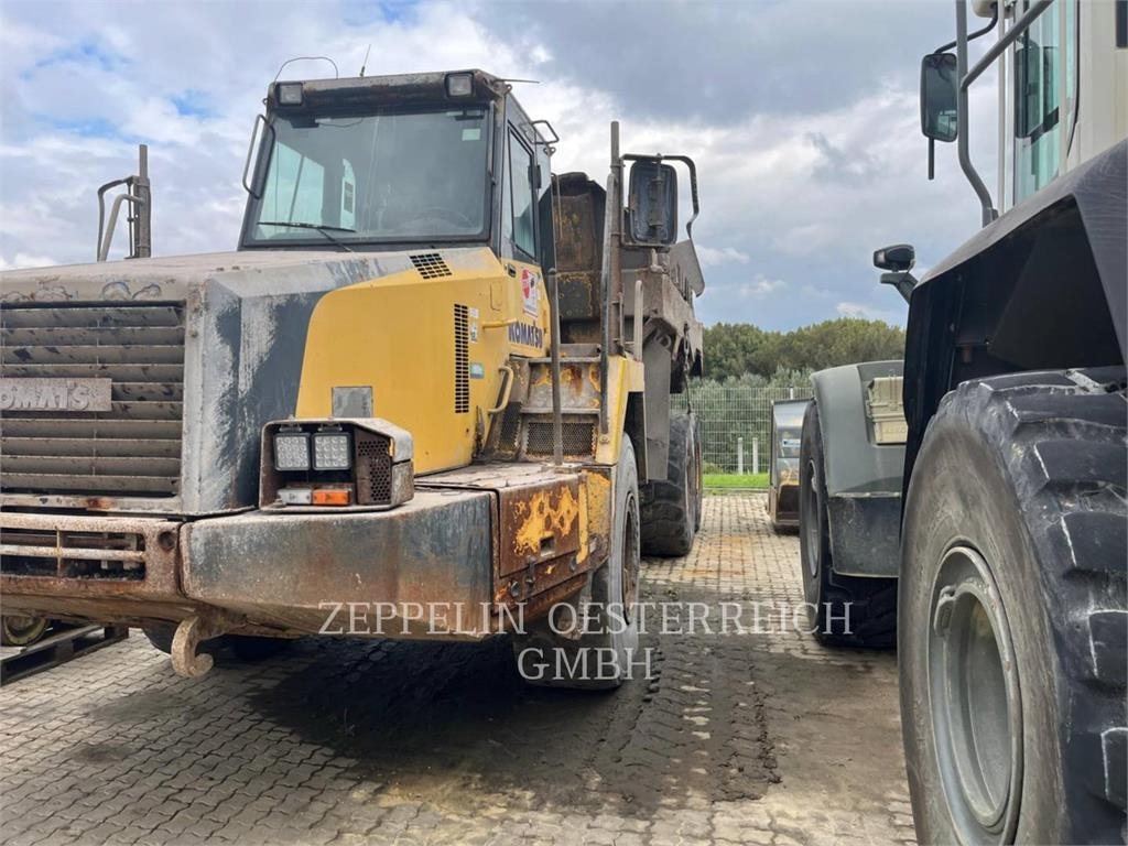 Komatsu HM300-2 - Csuklós dömper: 1 kép. Komatsu HM300-2 - Csuklós dömper: 1 kép.