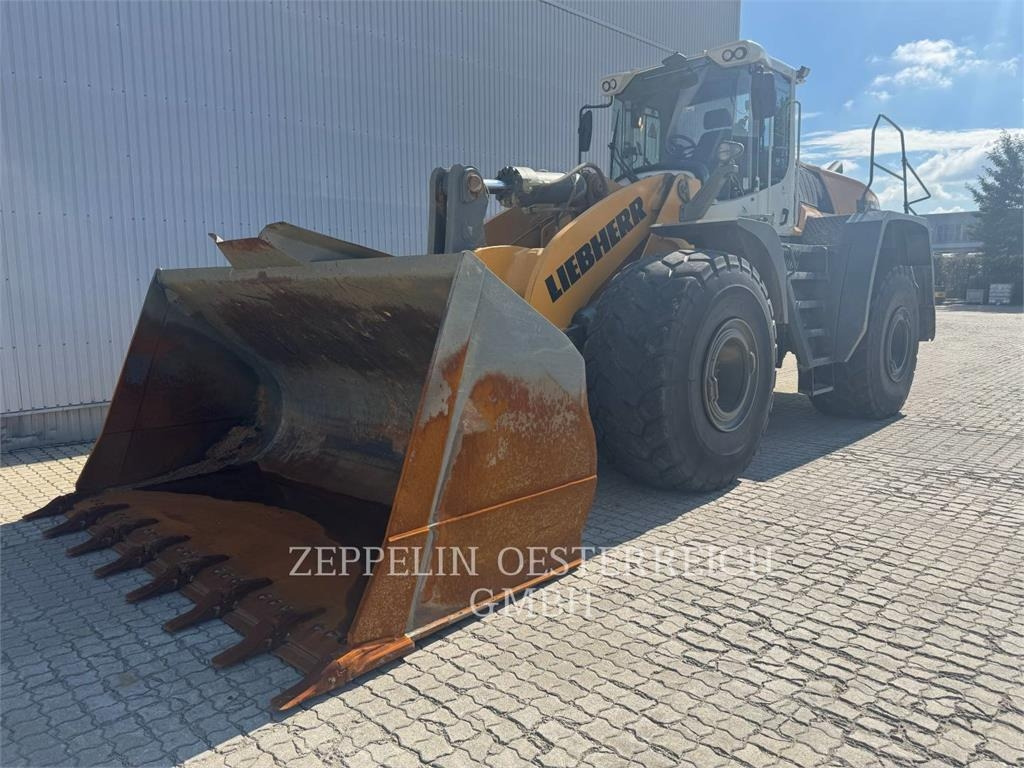 Liebherr L586 - Gumikerekes homlokrakodó: 1 kép. Liebherr L586 - Gumikerekes homlokrakodó: 1 kép.