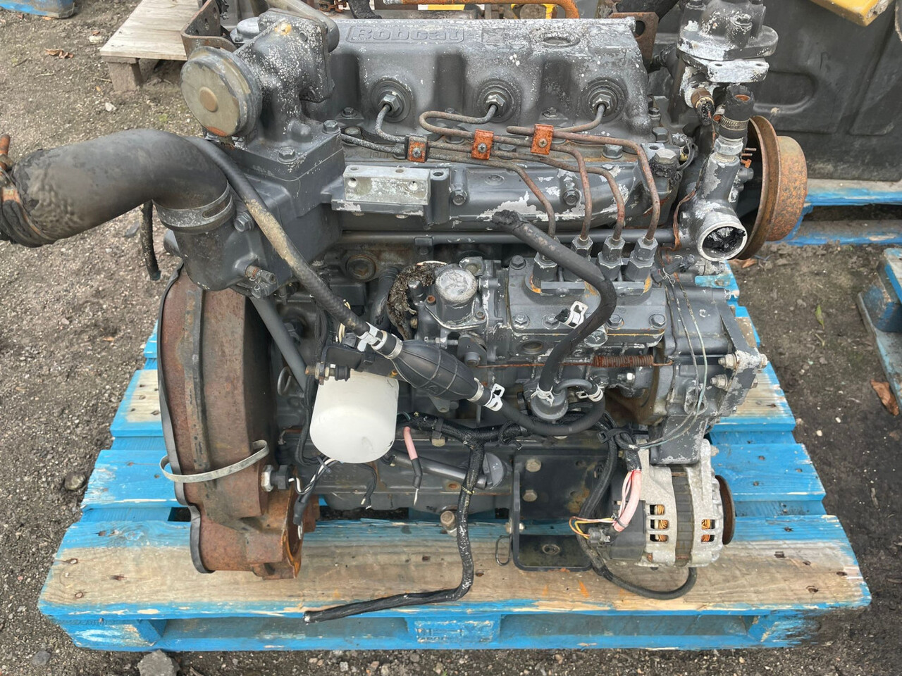 BOBCAT-silnik V3300 B0913A - Motor - Építőipari gépek: 2 kép. BOBCAT-silnik V3300 B0913A - Motor - Építőipari gépek: 2 kép.