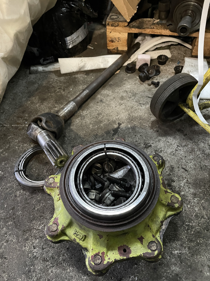 Bobcat - zwolnica zwrotnica półoś - Véglehajtás - Mezőgazdasági gépek: 1 kép. Bobcat - zwolnica zwrotnica półoś - Véglehajtás - Mezőgazdasági gépek: 1 kép.