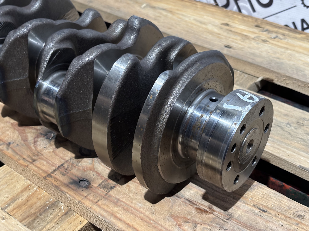 CAT CATERPILLAR Wał korbowy 3024C C2.2 308-1852 3081852 - Főtengely - Mezőgazdasági gépek: 2 kép. CAT CATERPILLAR Wał korbowy 3024C C2.2 308-1852 3081852 - Főtengely - Mezőgazdasági gépek: 2 kép.