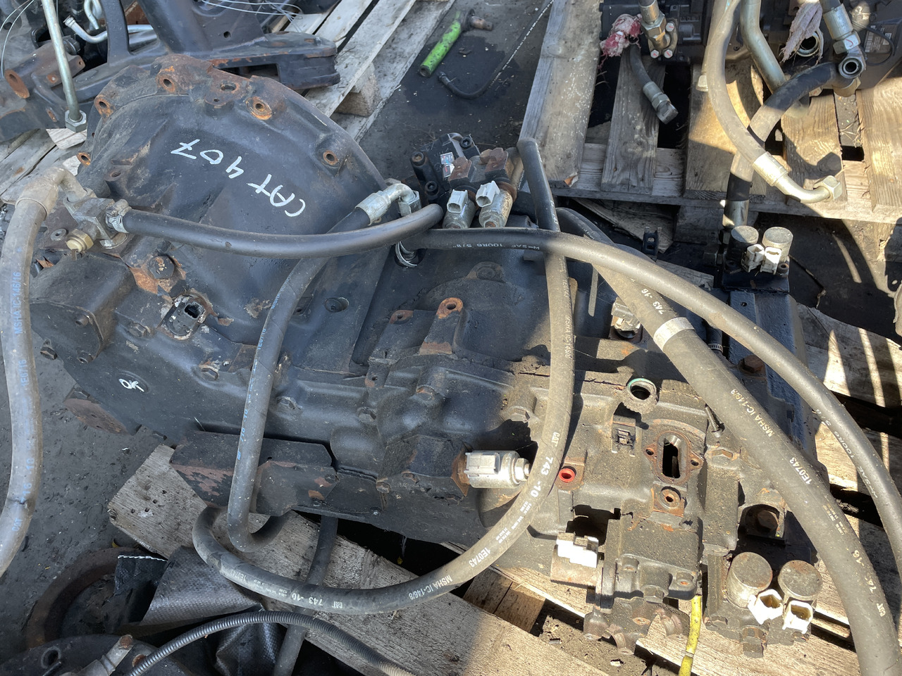 CAT CAterpillar TH407 - skrzynia biegów - Sebességváltó - Mezőgazdasági gépek: 1 kép. CAT CAterpillar TH407 - skrzynia biegów - Sebességváltó - Mezőgazdasági gépek: 1 kép.