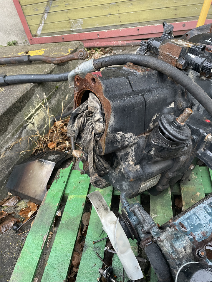 CAT Caterpillar 414E 416E 422E 428E - skrzynia biegów kompletna 271-2408 - Sebességváltó - Mezőgazdasági gépek: 5 kép. CAT Caterpillar 414E 416E 422E 428E - skrzynia biegów kompletna 271-2408 - Sebességváltó - Mezőgazdasági gépek: 5 kép.