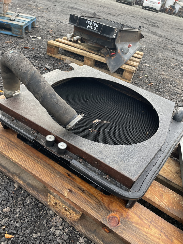 CAT TH62 TH63 3054 - chłodnica wody 1429637 1744429 - Olajhűtő - Építőipari gépek: 1 kép. CAT TH62 TH63 3054 - chłodnica wody 1429637 1744429 - Olajhűtő - Építőipari gépek: 1 kép.