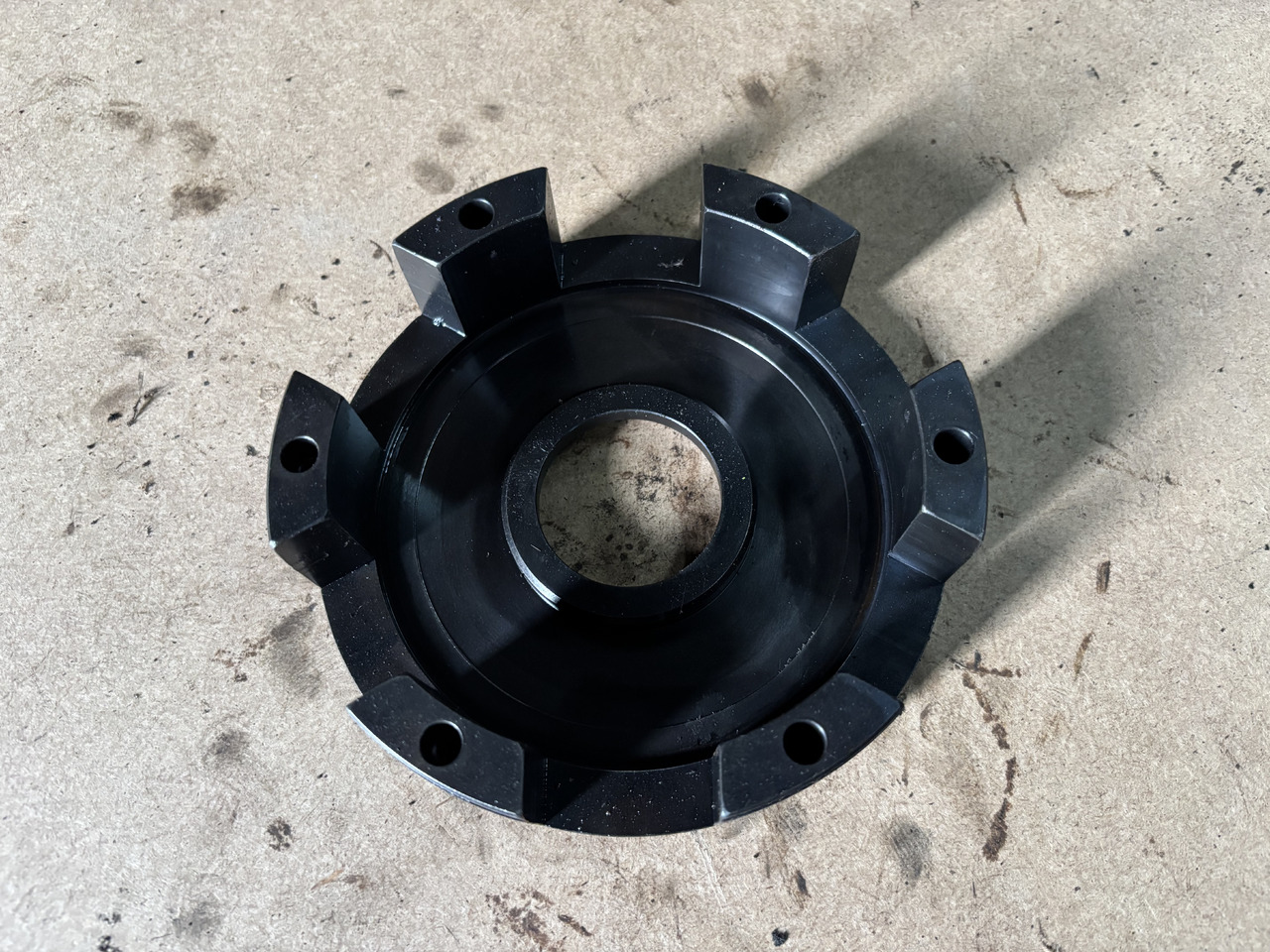 CLAAS AXION 830 Dzwon Obudowa 0011343560 0011606740 - Kuplungszerkezet - Traktor: 1 kép. CLAAS AXION 830 Dzwon Obudowa 0011343560 0011606740 - Kuplungszerkezet - Traktor: 1 kép.