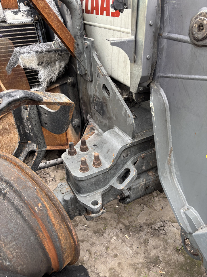 CLAAS Scorpion 7044 Zwolnica / Zwrotnica - Csonkállvány - Mezőgazdasági gépek: 2 kép. CLAAS Scorpion 7044 Zwolnica / Zwrotnica - Csonkállvány - Mezőgazdasági gépek: 2 kép.