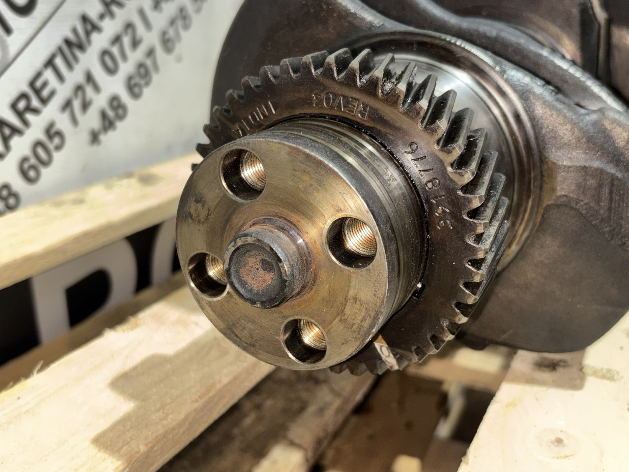 Case 5130 5140 5150 Maxxum 5140 Cummins 6BT Wał Korbowy J908032 J929037 J918324 - Főtengely - Mezőgazdasági gépek: 5 kép. Case 5130 5140 5150 Maxxum 5140 Cummins 6BT Wał Korbowy J908032 J929037 J918324 - Főtengely - Mezőgazdasági gépek: 5 kép.