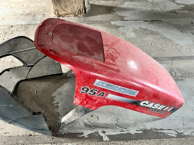 Case Farmall Pokrywa Maska silnika 84472108 - Motorháztető - Traktor: 3 kép. Case Farmall Pokrywa Maska silnika 84472108 - Motorháztető - Traktor: 3 kép.