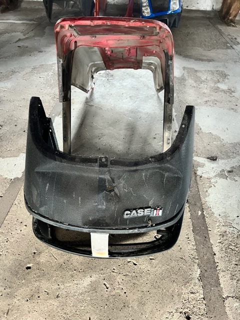 Case Farmall Pokrywa Maska silnika 84472108 - Motorháztető - Traktor: 1 kép. Case Farmall Pokrywa Maska silnika 84472108 - Motorháztető - Traktor: 1 kép.