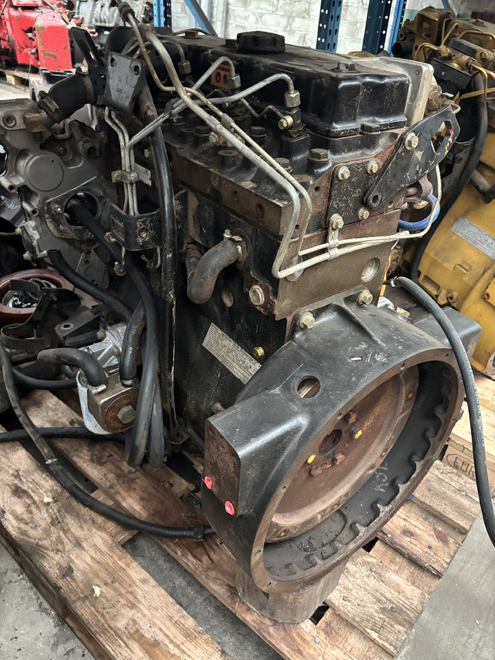 Cat Caterpillar 3054 Silnik 130-6342 - Motor - Építőipari gépek: 4 kép. Cat Caterpillar 3054 Silnik 130-6342 - Motor - Építőipari gépek: 4 kép.