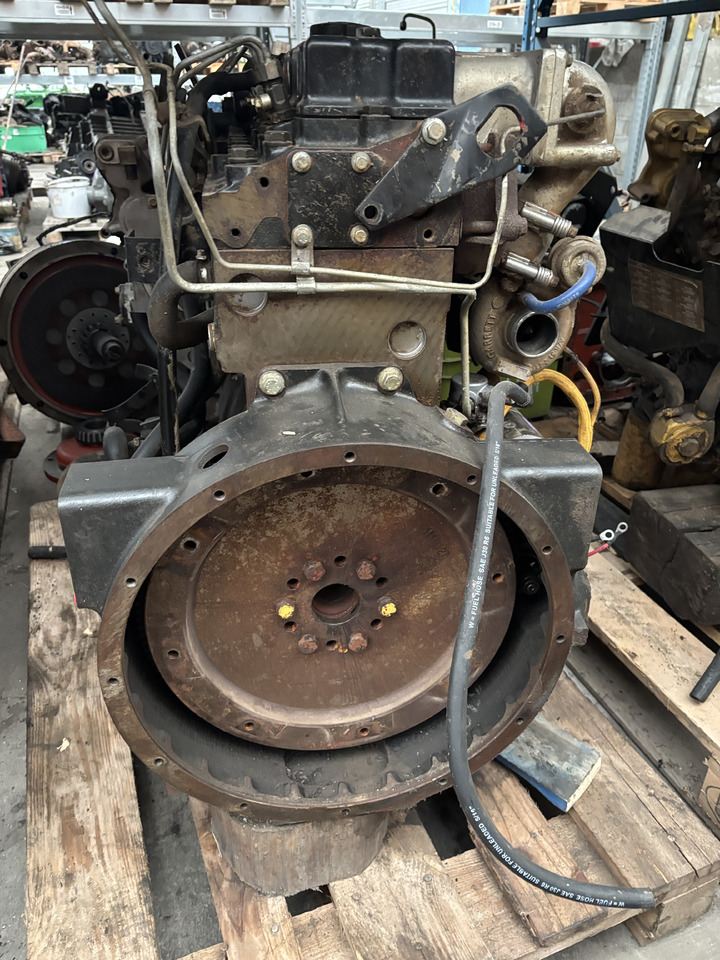 Cat Caterpillar 3054 Silnik 130-6342 - Motor - Építőipari gépek: 2 kép. Cat Caterpillar 3054 Silnik 130-6342 - Motor - Építőipari gépek: 2 kép.