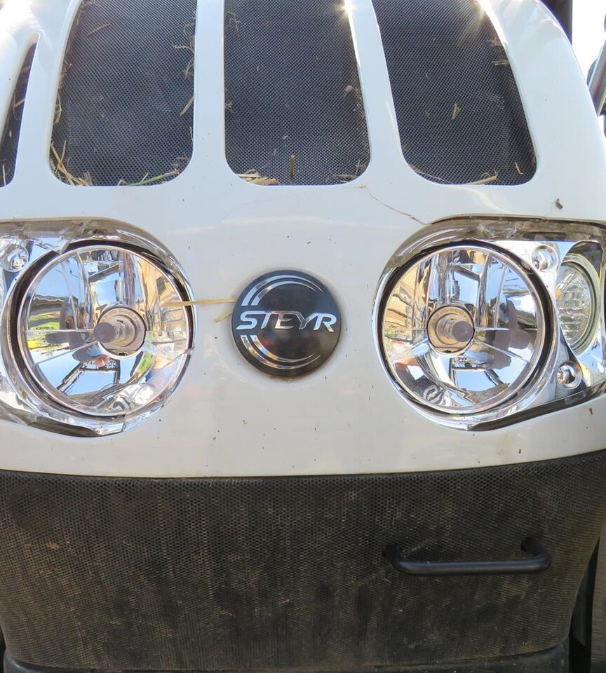 Ciągnik rolniczy Steyr 4085 Reflektor przedni prawy - Fényszóró - Traktor: 2 kép. Ciągnik rolniczy Steyr 4085 Reflektor przedni prawy - Fényszóró - Traktor: 2 kép.