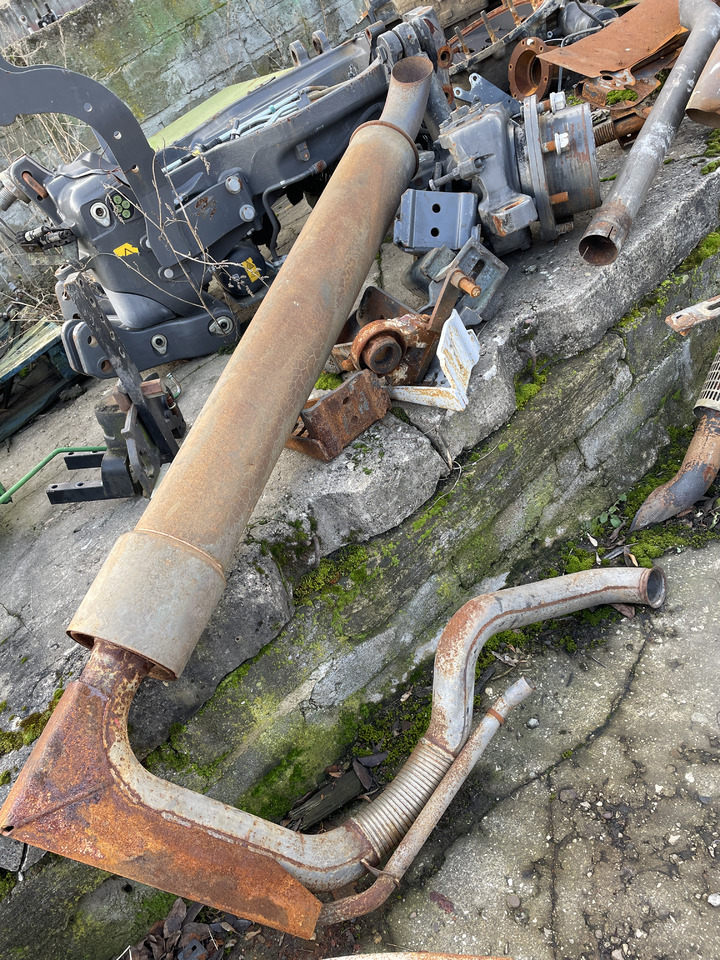 Claas Arion 530 - wydech tłumik 0021606204 - Hangtompító - Mezőgazdasági gépek: 1 kép. Claas Arion 530 - wydech tłumik 0021606204 - Hangtompító - Mezőgazdasági gépek: 1 kép.