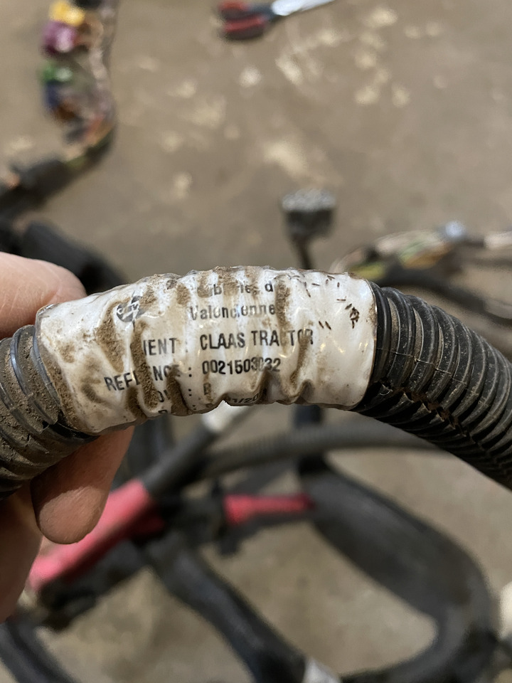 Claas Arion 550-520 650-620 - kabel wiązka elektryczna 0021503032 - Kábel/ Kábelkorbácso - Traktor: 1 kép. Claas Arion 550-520 650-620 - kabel wiązka elektryczna 0021503032 - Kábel/ Kábelkorbácso - Traktor: 1 kép.