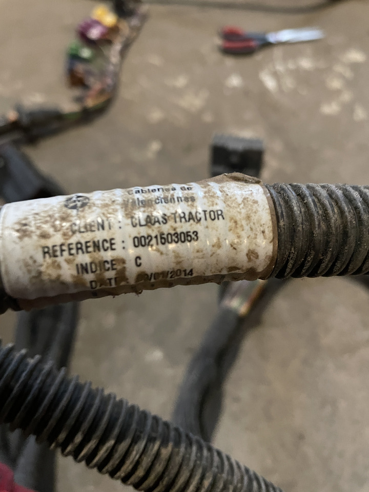 Claas Arion 550-520 650-620 - kabel wiązka elektryczna 0021503053 - Kábel/ Kábelkorbácso - Traktor: 2 kép. Claas Arion 550-520 650-620 - kabel wiązka elektryczna 0021503053 - Kábel/ Kábelkorbácso - Traktor: 2 kép.