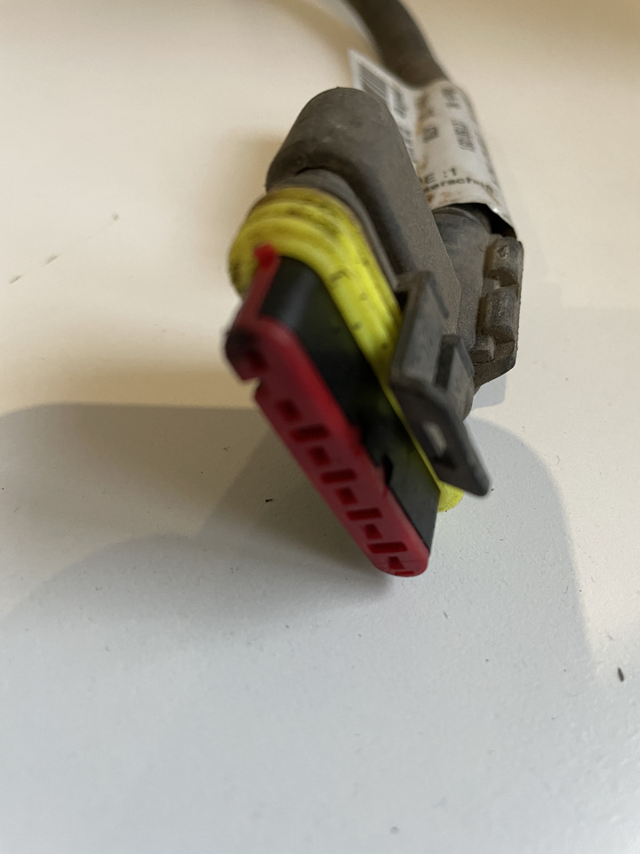 Claas Arion 550-520 650-620 - kabel wiązka elektryczna 0021581051 - Kábel/ Kábelkorbácso - Traktor: 2 kép. Claas Arion 550-520 650-620 - kabel wiązka elektryczna 0021581051 - Kábel/ Kábelkorbácso - Traktor: 2 kép.