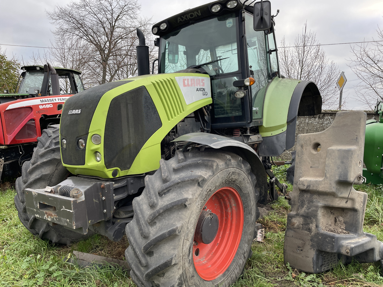 Claas Axion 810 - części - maska błotniki kabina dach - Traktor: 2 kép. Claas Axion 810 - części - maska błotniki kabina dach - Traktor: 2 kép.