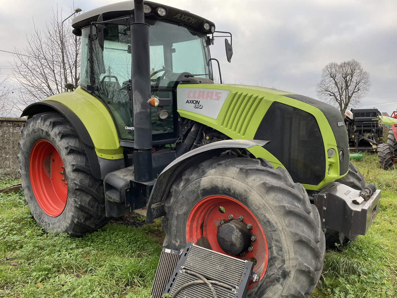 Claas Axion 810 - części - tłumik wydech - Hangtompító - Traktor: 1 kép. Claas Axion 810 - części - tłumik wydech - Hangtompító - Traktor: 1 kép.