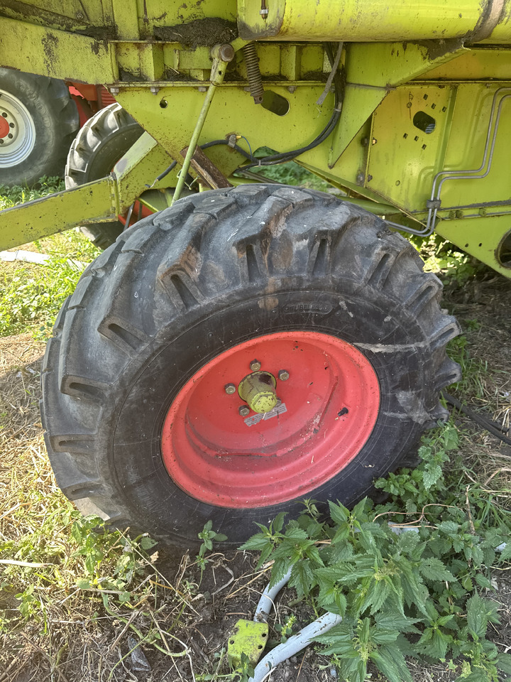 Claas Dominator koła kompletne tylne 24 cale - Komplett kerék - Mezőgazdasági gépek: 1 kép. Claas Dominator koła kompletne tylne 24 cale - Komplett kerék - Mezőgazdasági gépek: 1 kép.