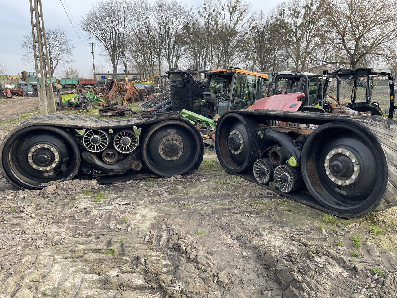 Claas Lexion - gąsienice wózek koła - Lánctalp - Kombájn: 1 kép. Claas Lexion - gąsienice wózek koła - Lánctalp - Kombájn: 1 kép.